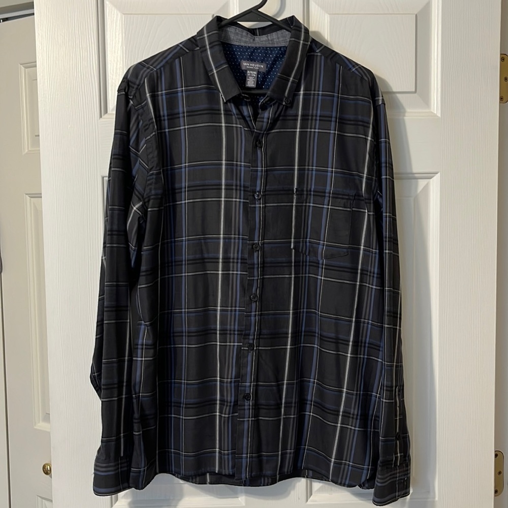 Men’s Van Heusen Never Tuck button down shirt